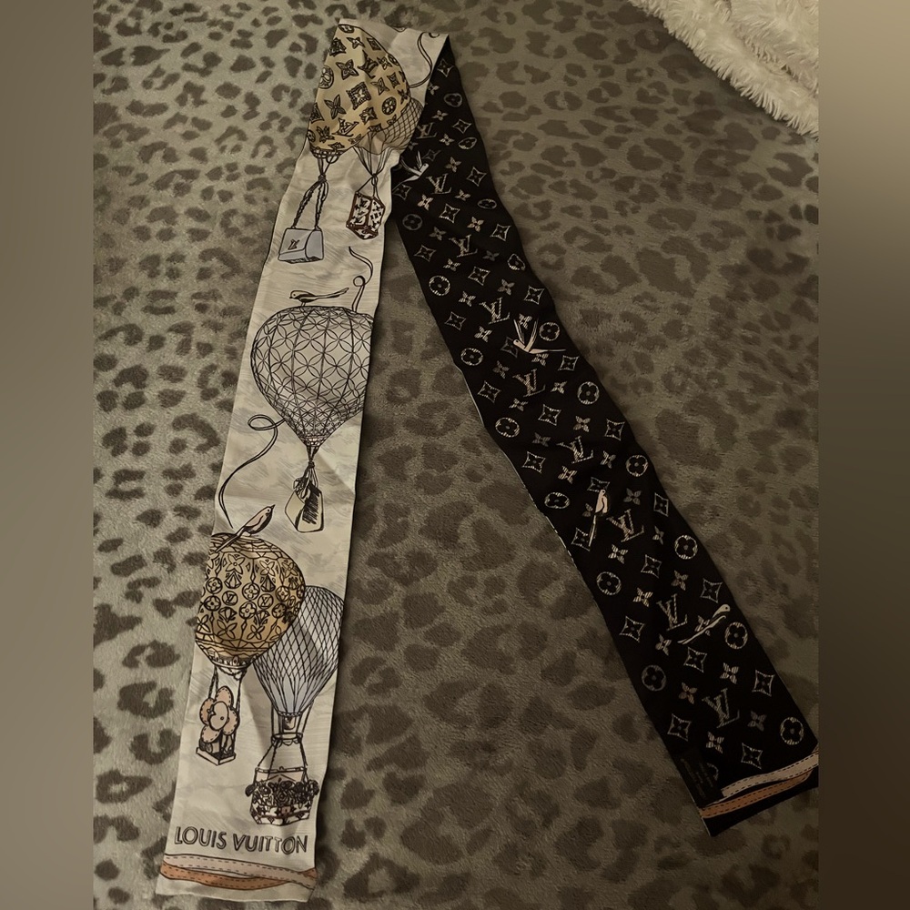 Louis Vuitton mini scarf - air balloon collection
Navy blue w pink + blue design